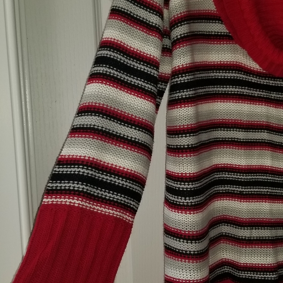 Sweater - Picture 4 of 4